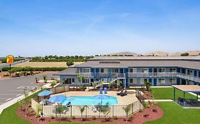 Super 8 By Wyndham Lindsay Olive Tree